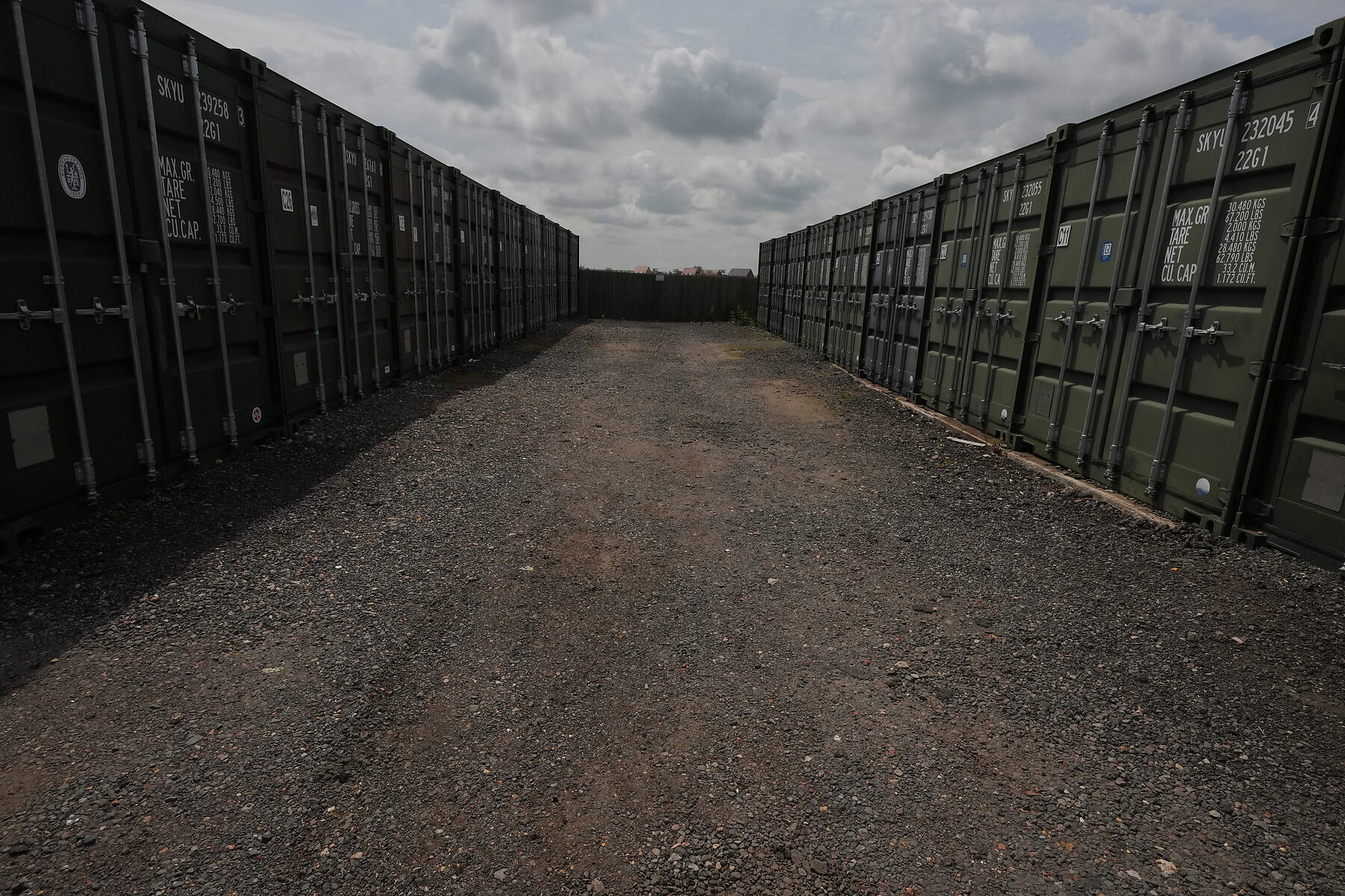 Secure 6 m storage containers