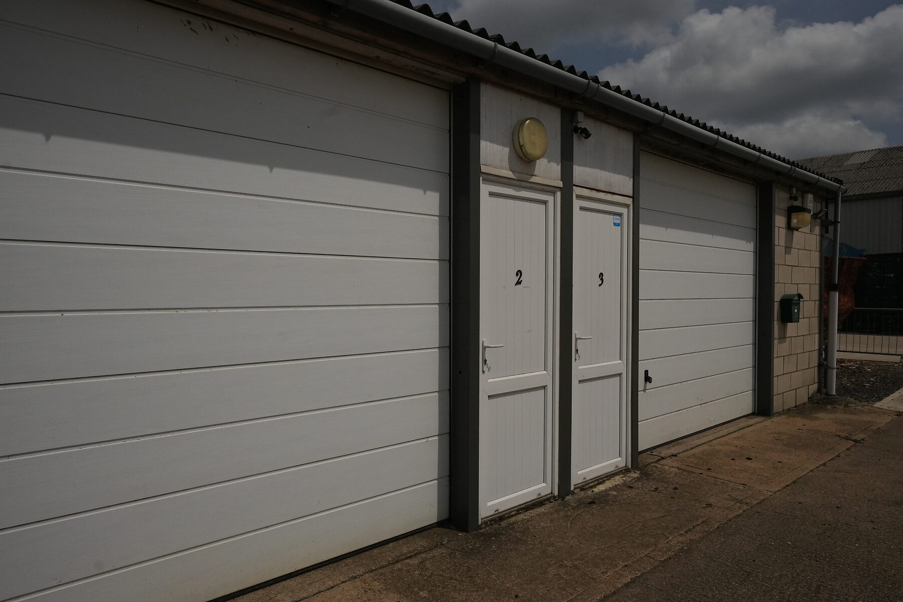 Clad workshop units with roller-shutter and personnel doors
